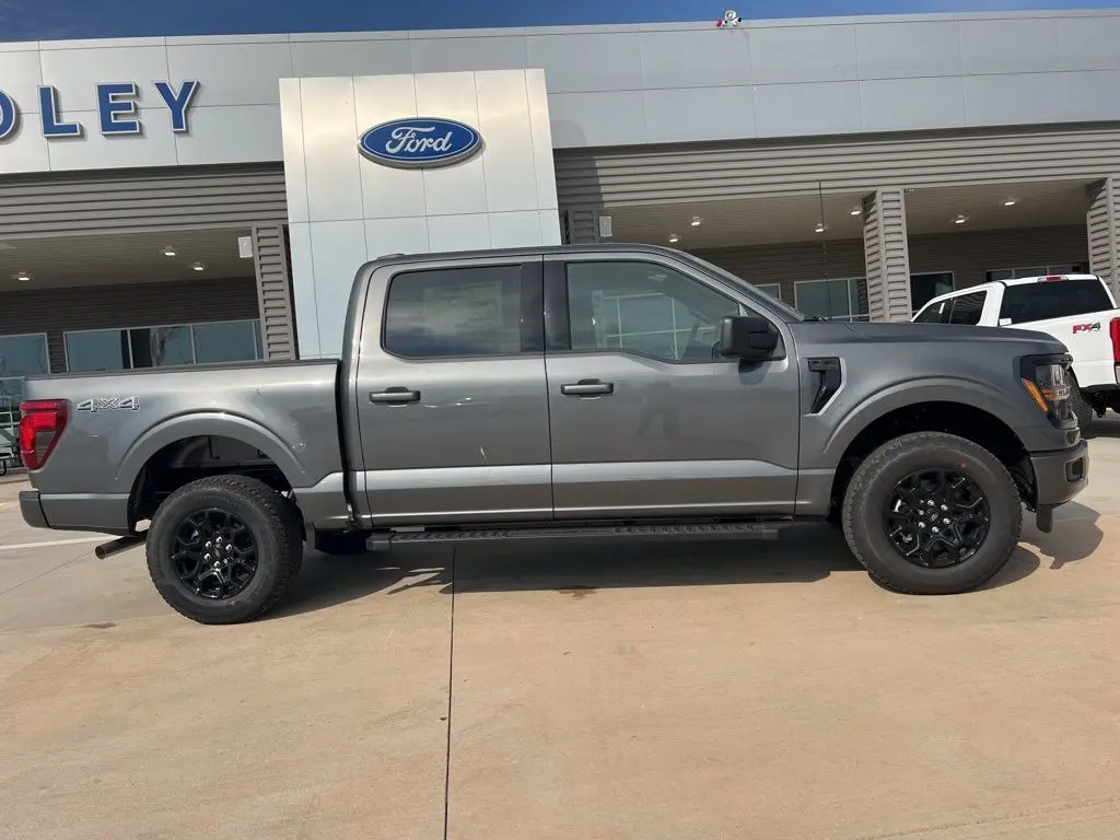 2025 Ford F-150 XLT photo 3