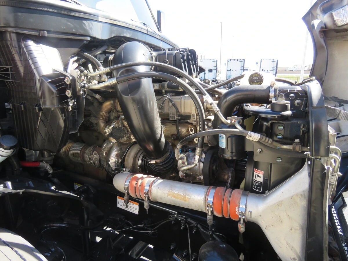 2022 Freightliner Cascadia - image 13