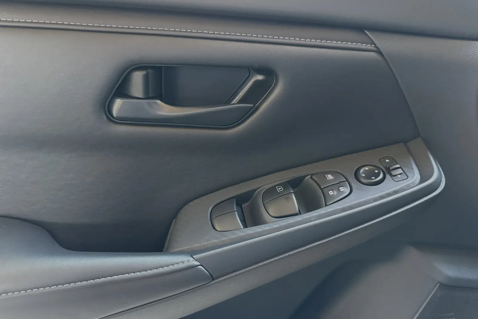 2025 Nissan Sentra S photo 8