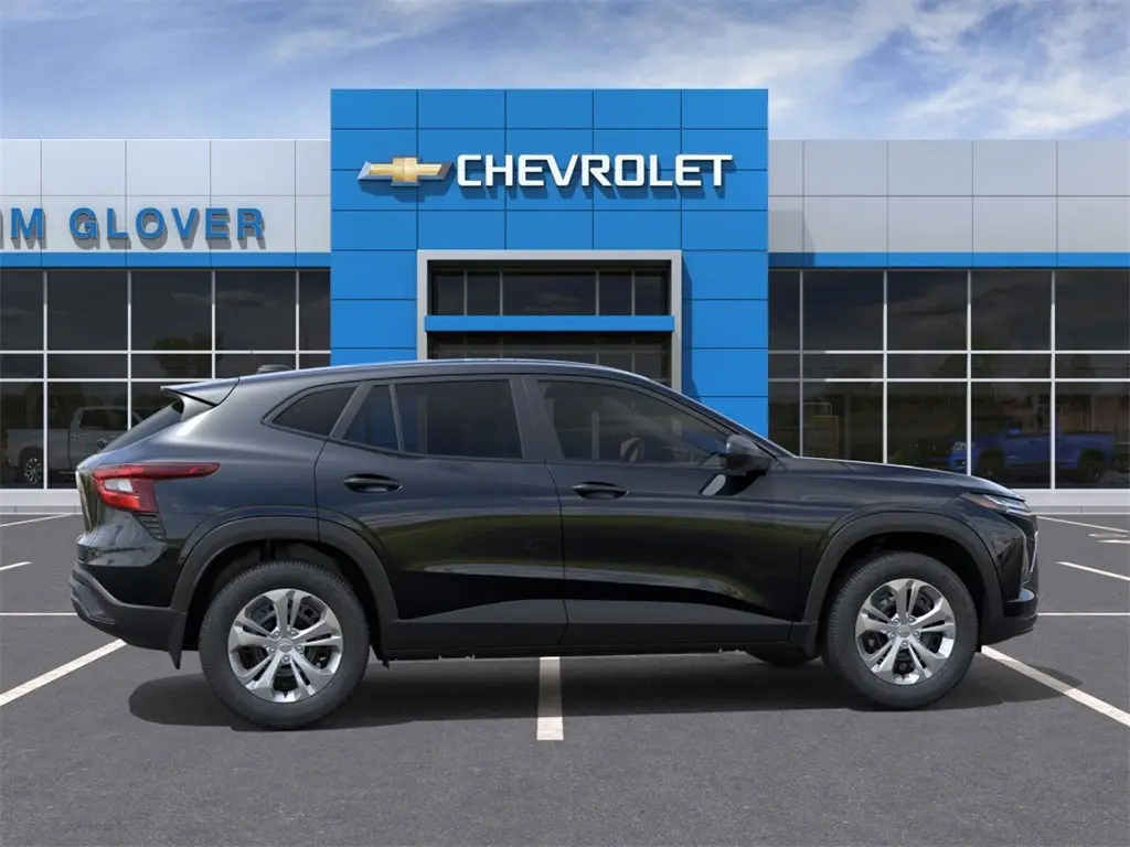 2026 Chevrolet Trax LS photo 4