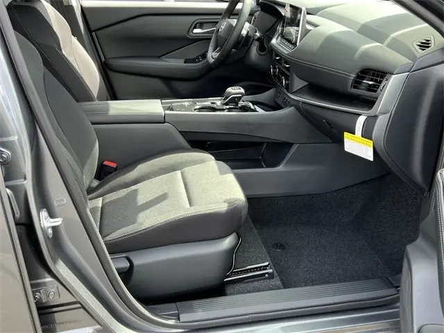 2026 Nissan Rogue SV photo 22