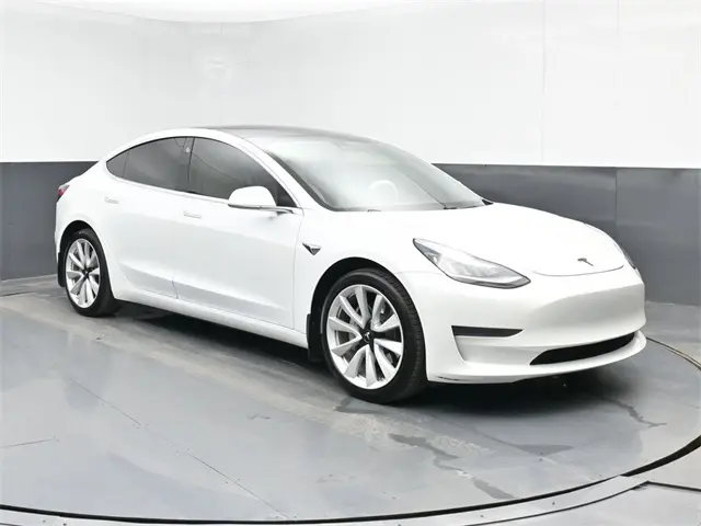 2020 Tesla Model 3 Standard Range Plus photo 2