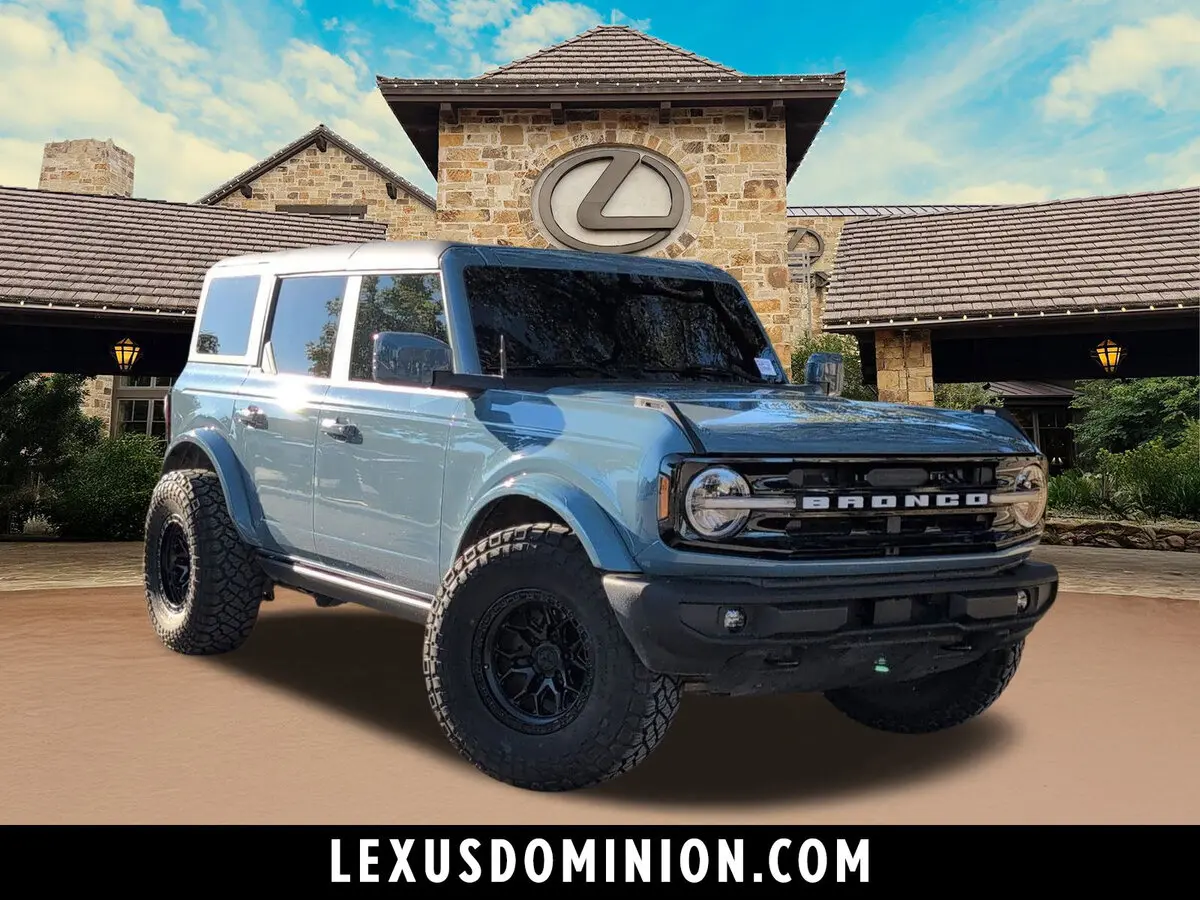 2022 Ford Bronco 4-Door Outer Banks's photo