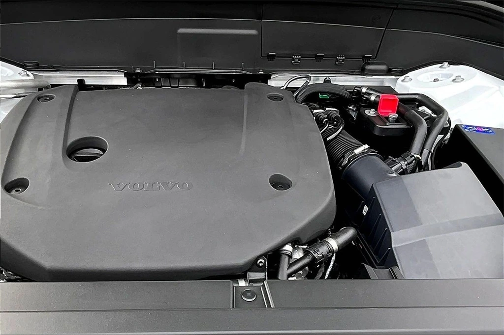 2026 Volvo - image 11