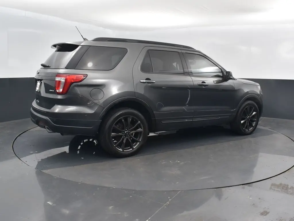 2018 Ford Explorer XLT photo 2
