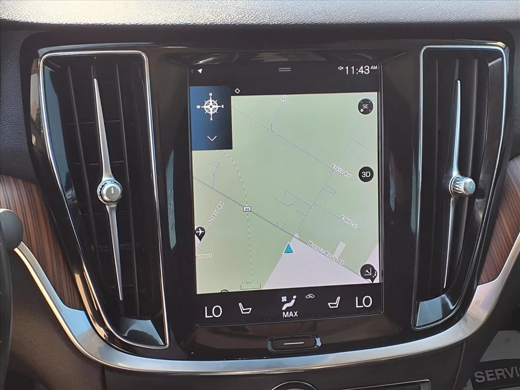 2021 Volvo - image 4