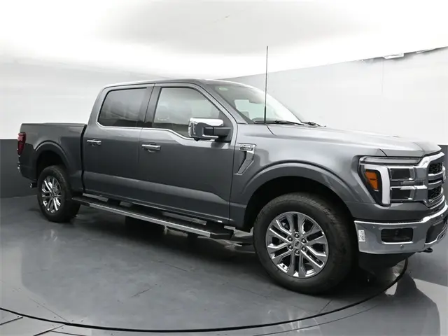 2025 Ford F-150 Lariat FX4 photo 2