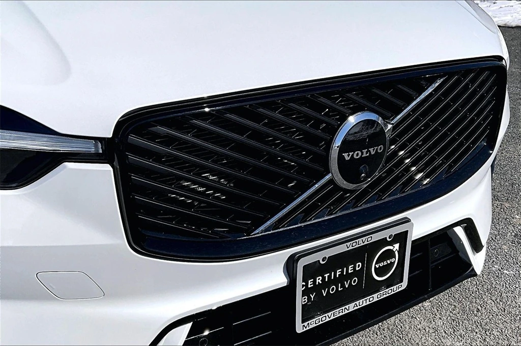 2026 Volvo - image 33