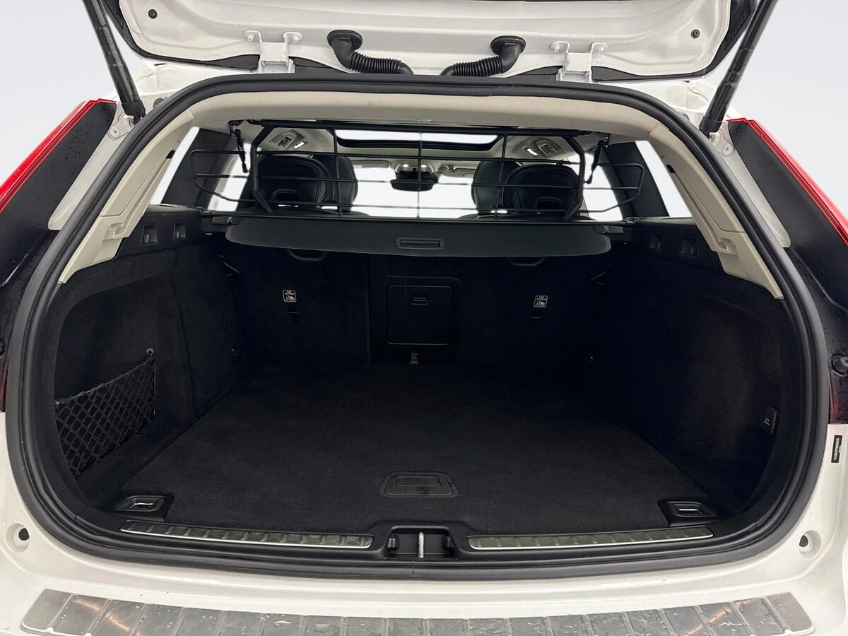 2022 Volvo - image 18