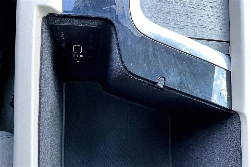 2023 Volvo - image 15