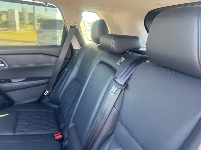 2024 Nissan Rogue Platinum photo 9