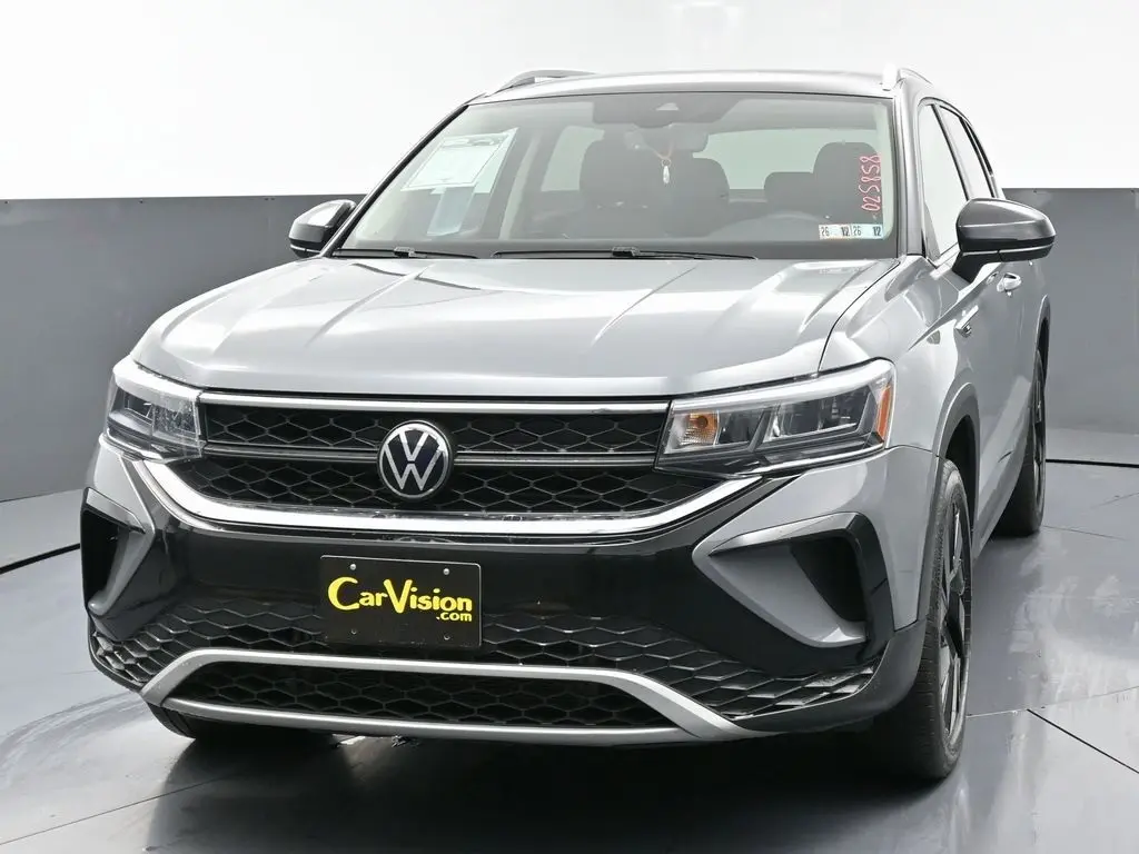 2024 Volkswagen Taos SE photo 3