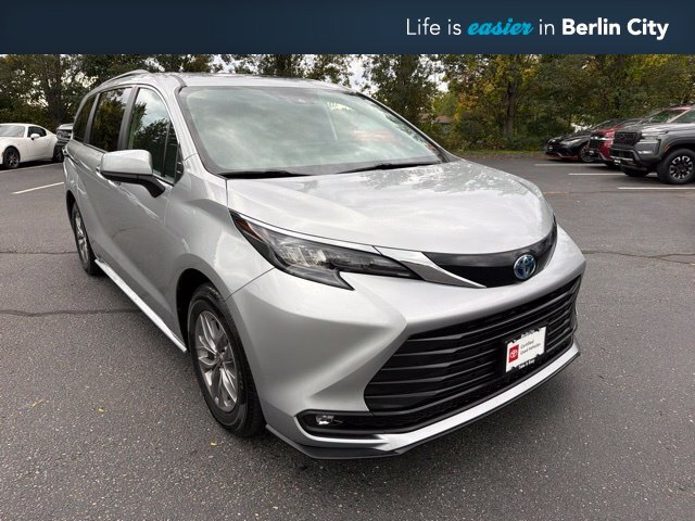 2025 Toyota Sienna XLE