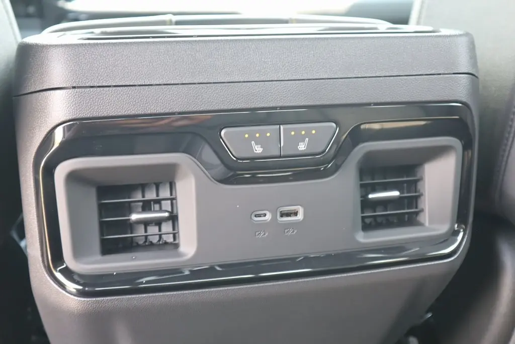 2026 Chevrolet Silverado 1500 ZR2 photo 9