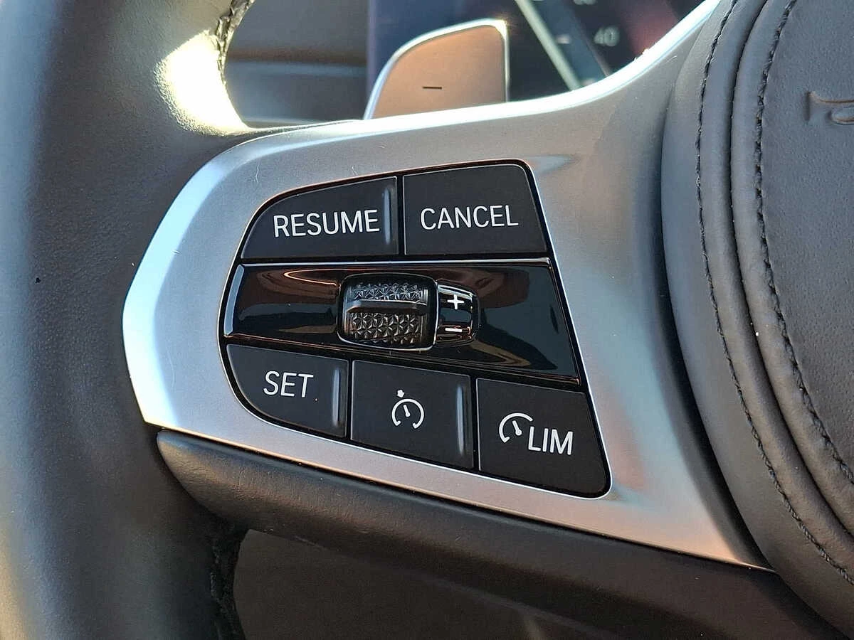 2023 BMW 3 Series 330i - Photo 17