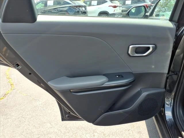 2025 Kia K4 LXS - Photo 24