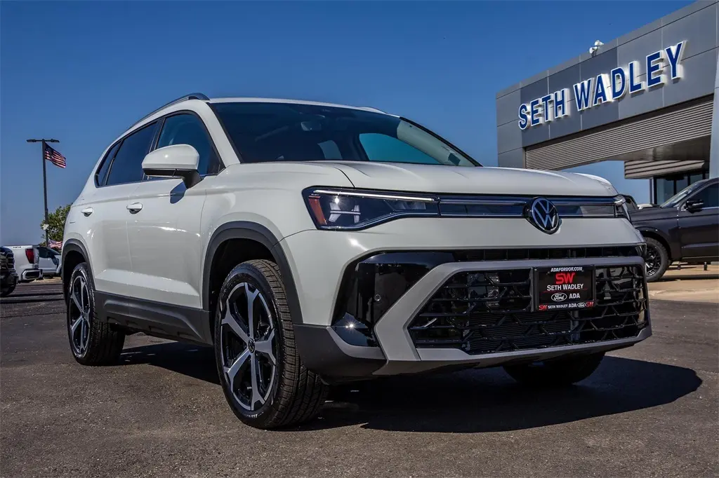 2025 Volkswagen Taos SEL photo 2