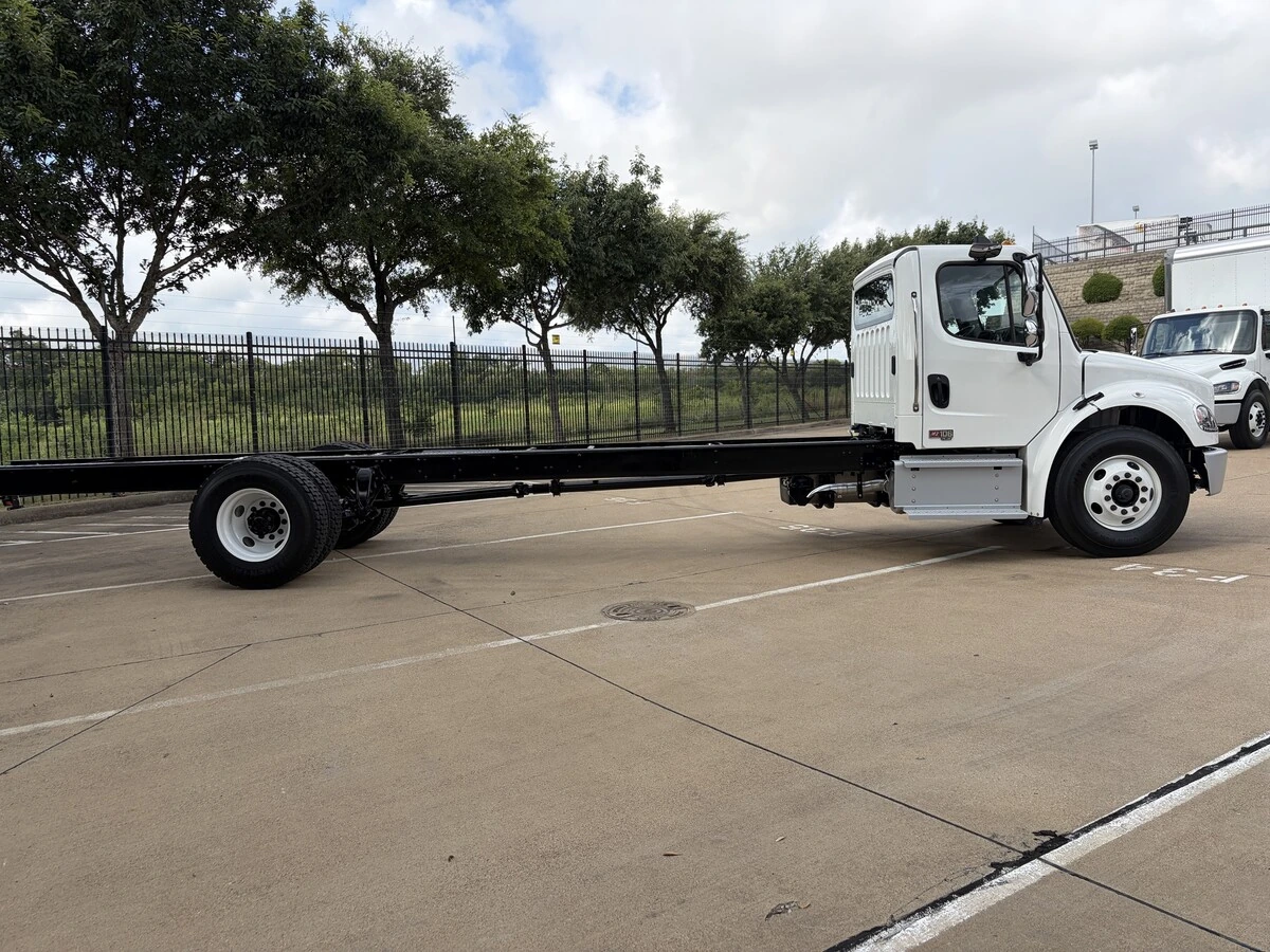2027 Freightliner M2 106 — photo 6