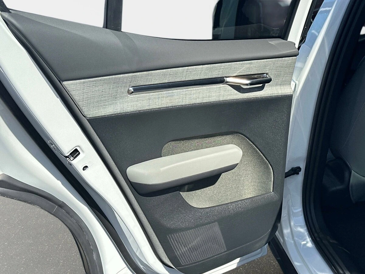 2026 Volvo - image 12