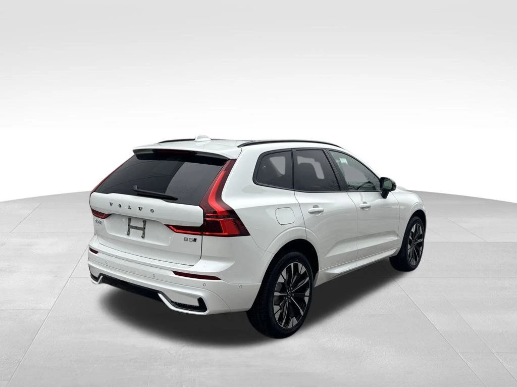 2026 Volvo XC60 Plus - Photo 6