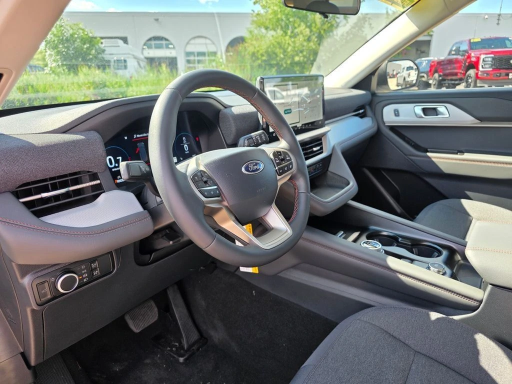 2025 Ford Explorer Active - Photo 15