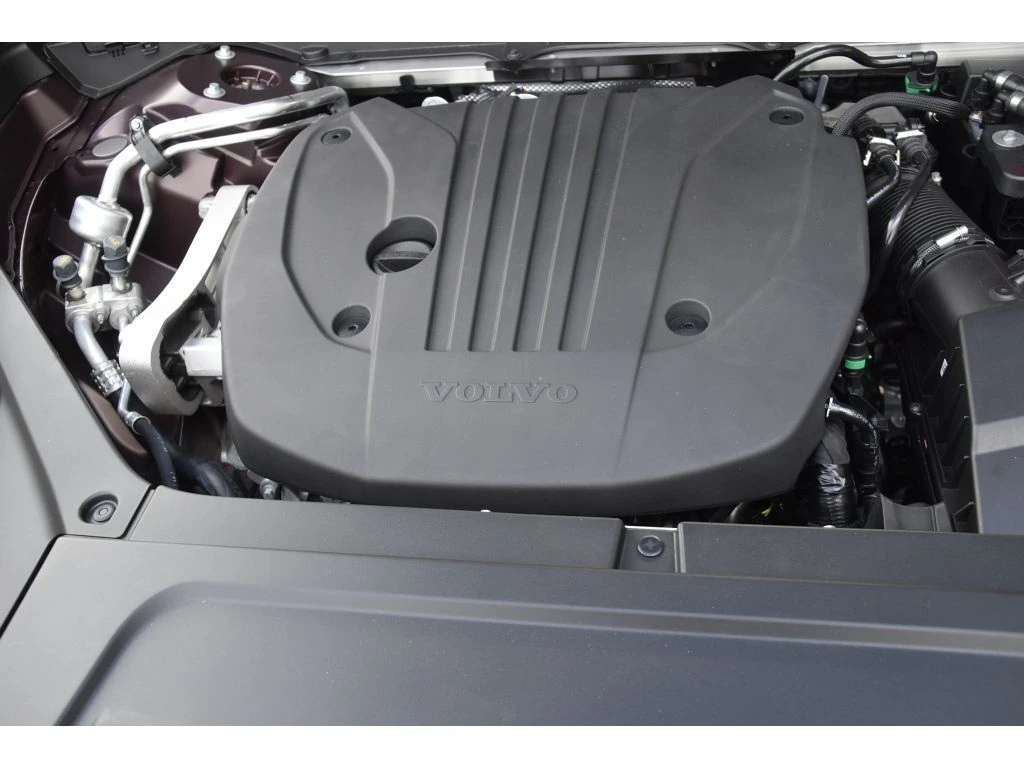 2026 Volvo - image 25