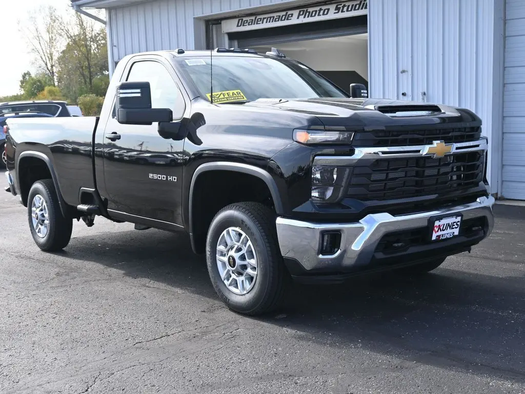 2026 Chevrolet Silverado 2500HD LT photo 2