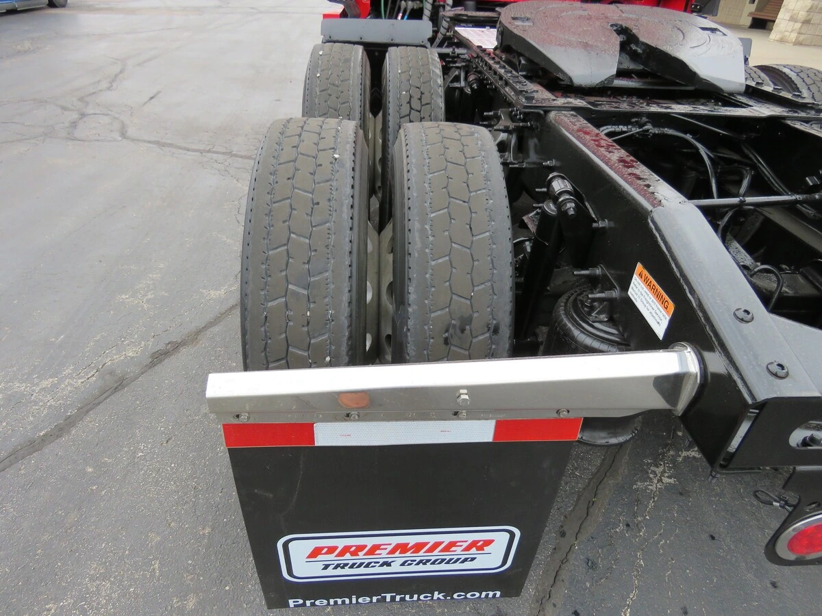 2022 Freightliner Cascadia - image 5