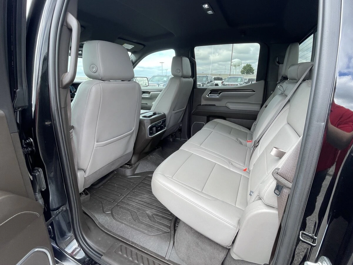 2023 GMC Sierra 1500 SLT - Photo 16
