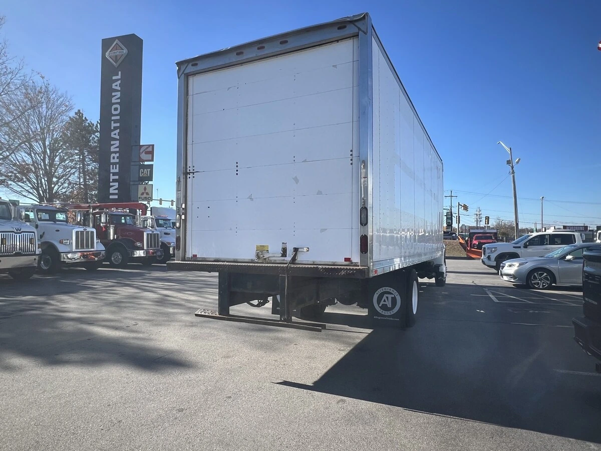 2015 International 4300 - image 10