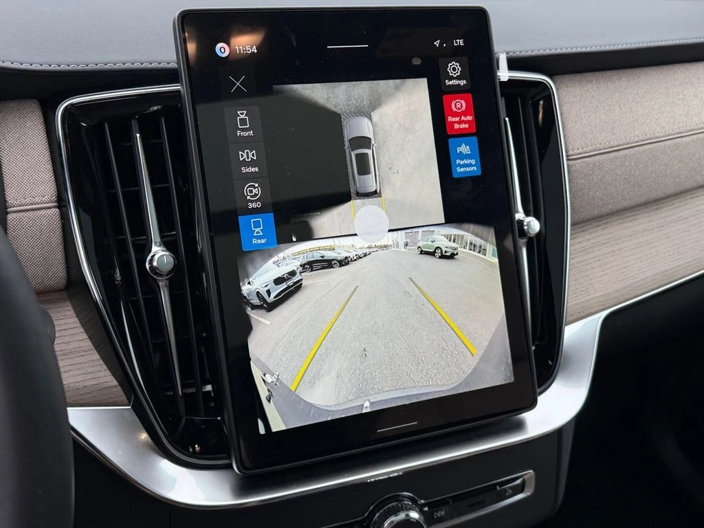 2026 Volvo - image 20