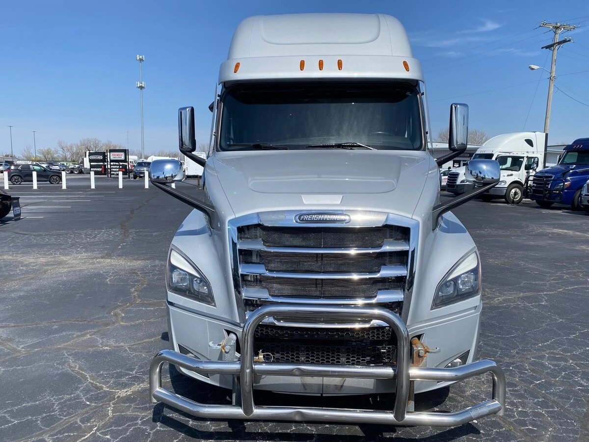2024 Freightliner Cascadia - image 9