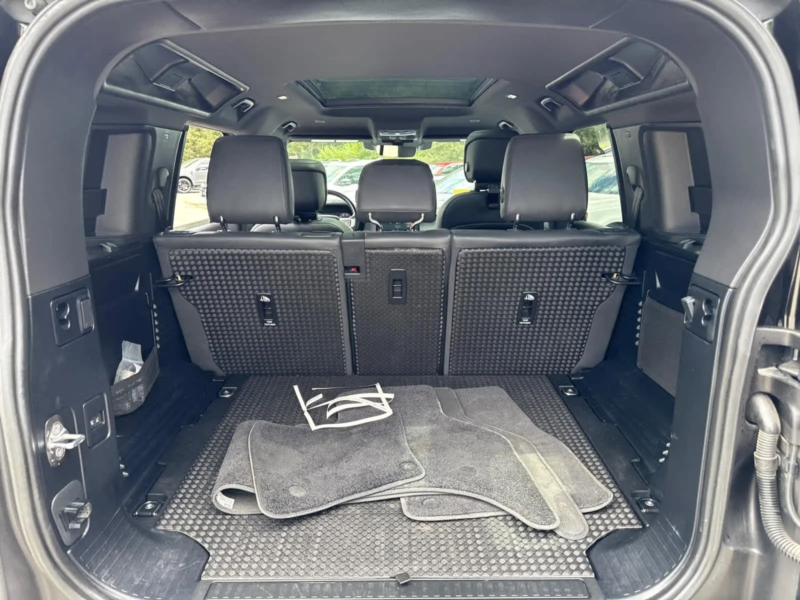 2023 Land Rover Defender X-Dynamic SE photo 37