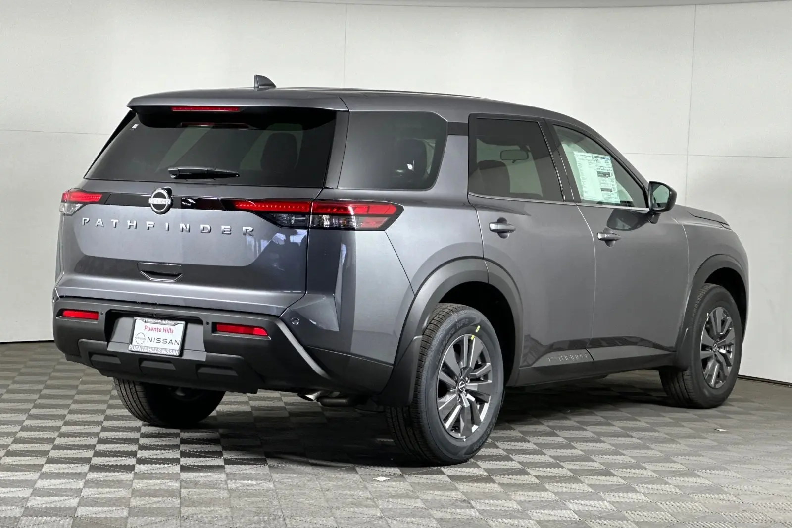 2025 Nissan Pathfinder S photo 3