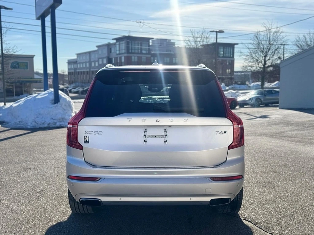 2021 Volvo - image 5