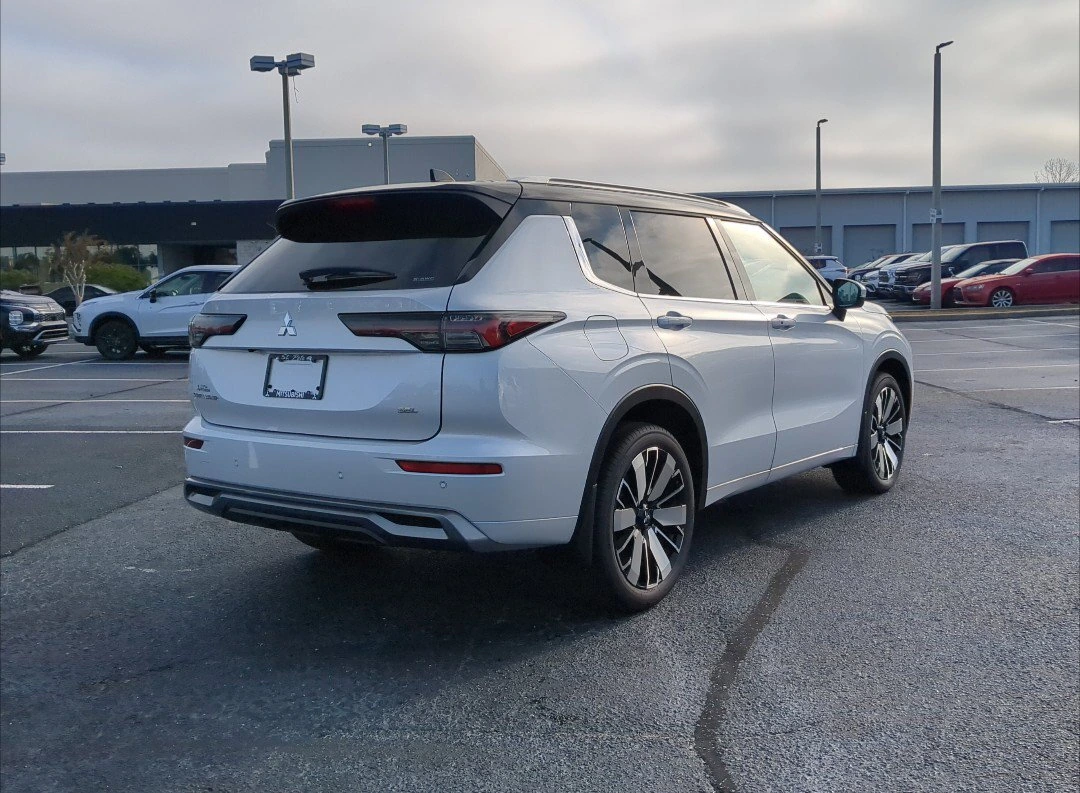 2026 Mitsubishi Outlander SEL - Photo 6