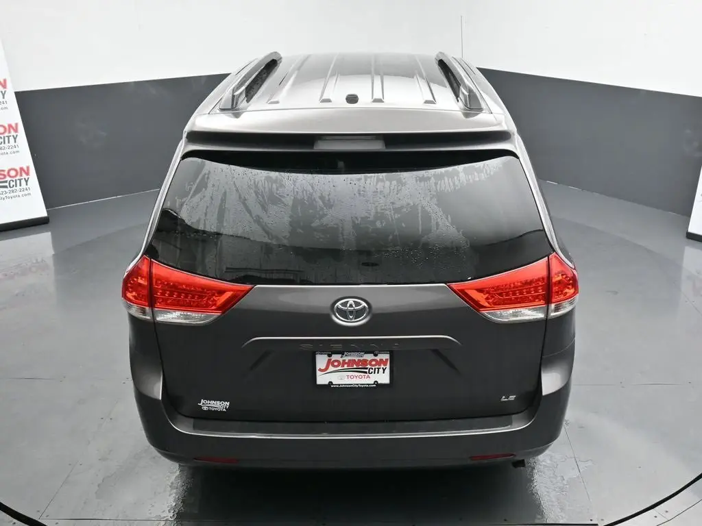 2014 Toyota Sienna LE photo 37