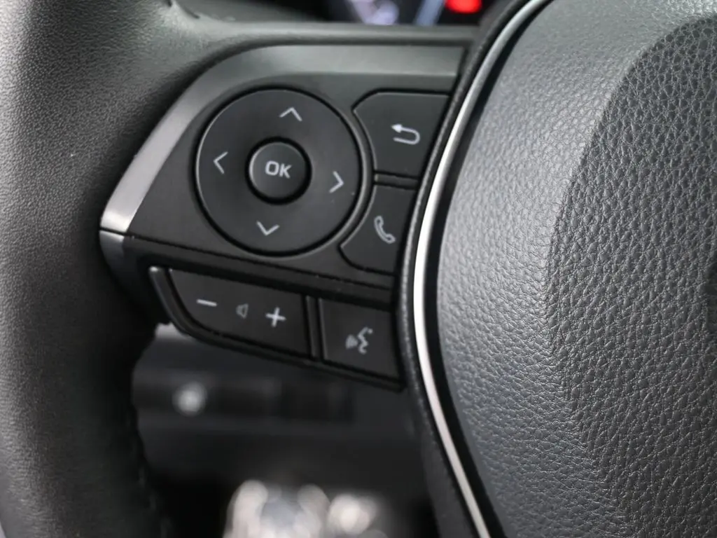 2024 Toyota RAV4 XLE photo 24