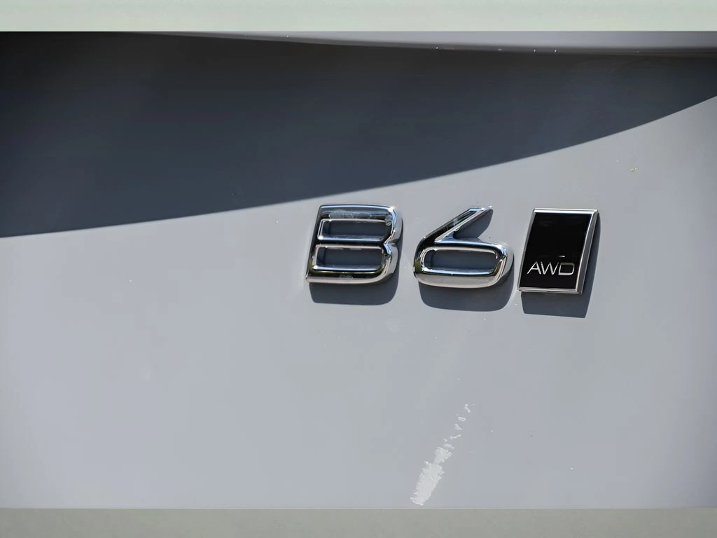 2026 Volvo - image 29