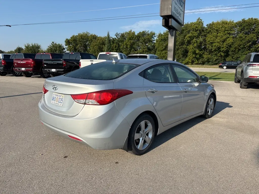 2013 Hyundai Elantra GLS photo 3