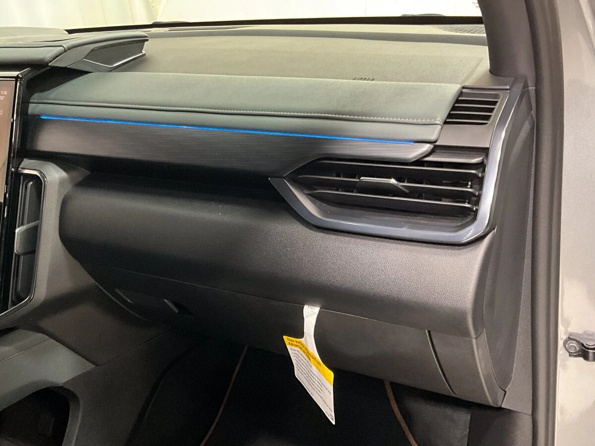 2024 GMC Acadia AT4 - Photo 17
