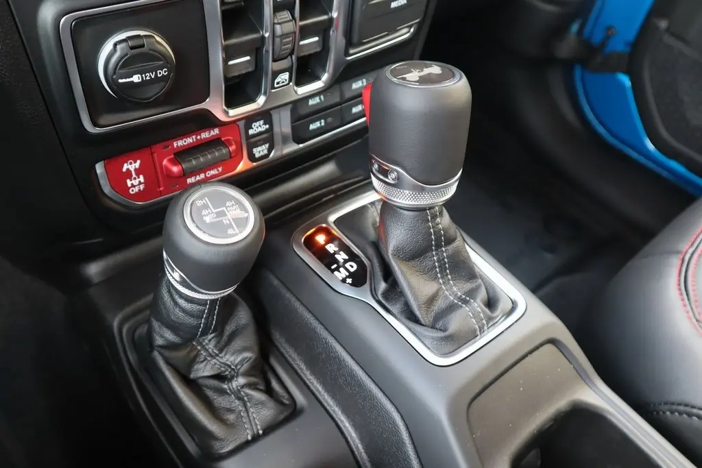 2025 Jeep Wrangler Rubicon X photo 9