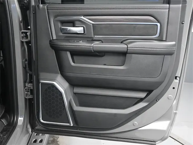 2025 Ram 2500 Laramie photo 14