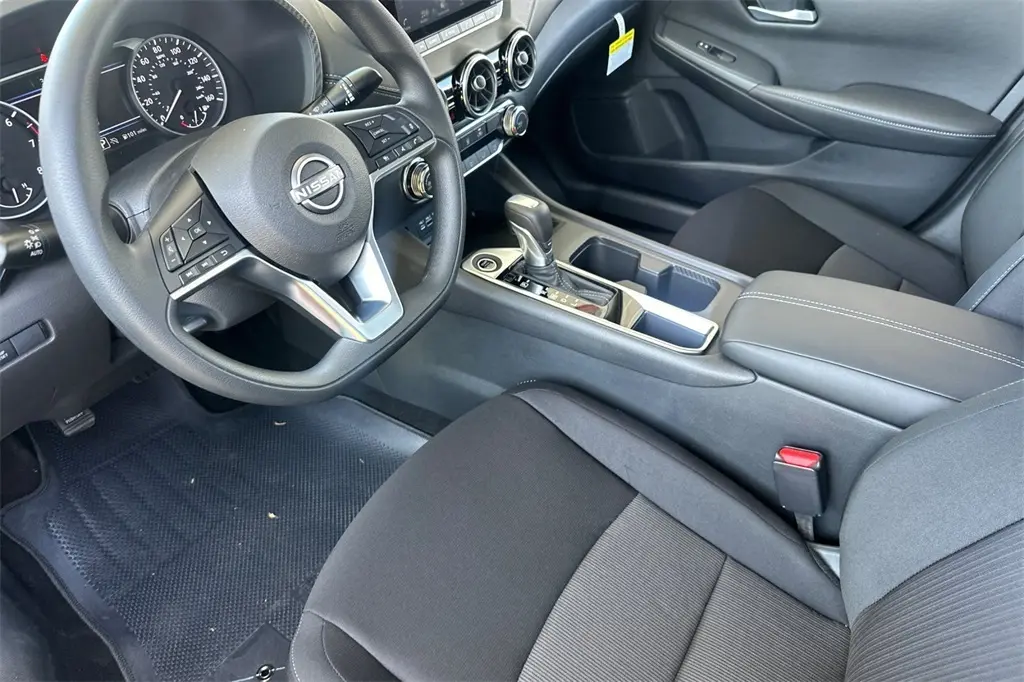 2025 Nissan Sentra SV photo 8