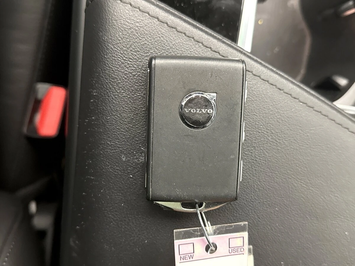2025 Volvo - image 10