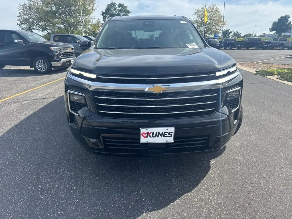 2026 Chevrolet Traverse High Country photo 2