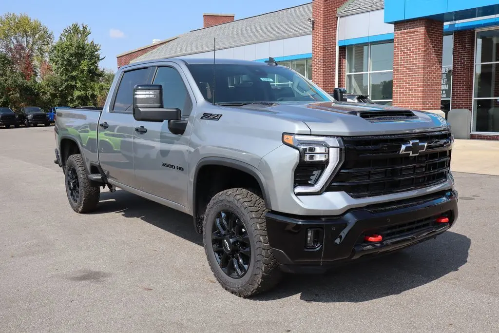 2026 Chevrolet Silverado 3500HD LT photo 4