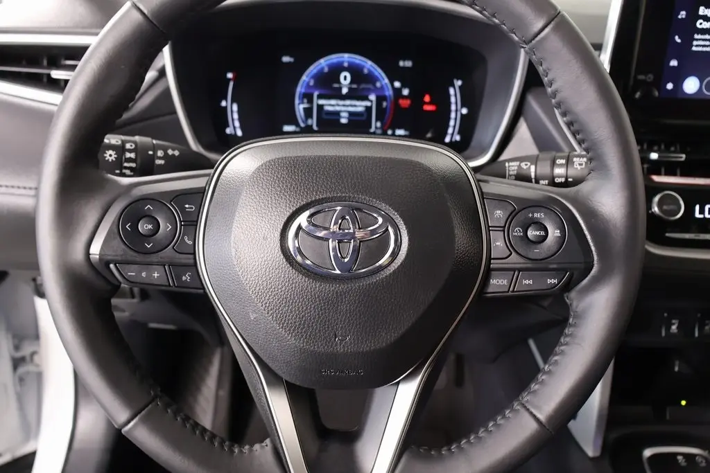 2024 Toyota Corolla Cross XLE photo 2