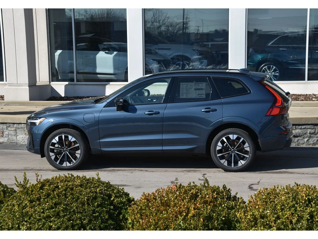 2026 Volvo - image 5