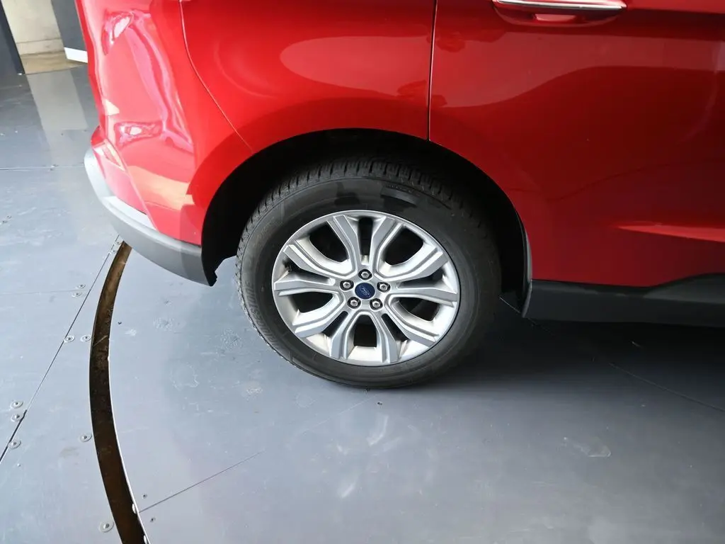 2021 Ford Edge Titanium photo 16